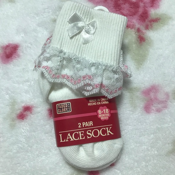 SOLD 4 piece Baby Set Pink White Flowers 🌸 NWT - Picture 5 of 6